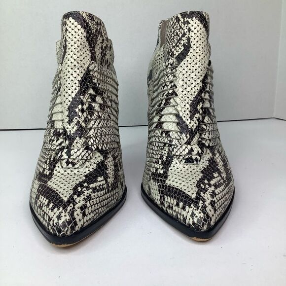 Vince Camuto Snakeskin Pointy Toe Black/White Women’s Ankle Booties Sz 7M - Picture 3 of 11
